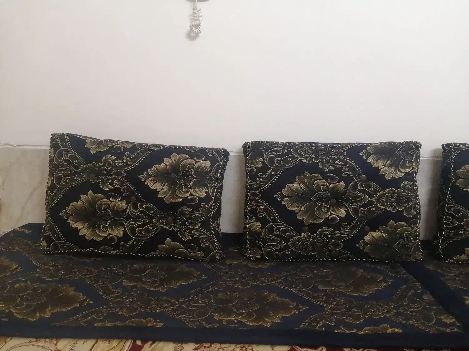 پشتی وکناره نمدی|مبلمان خانگی و میز عسلی|نیریز, |دیوار