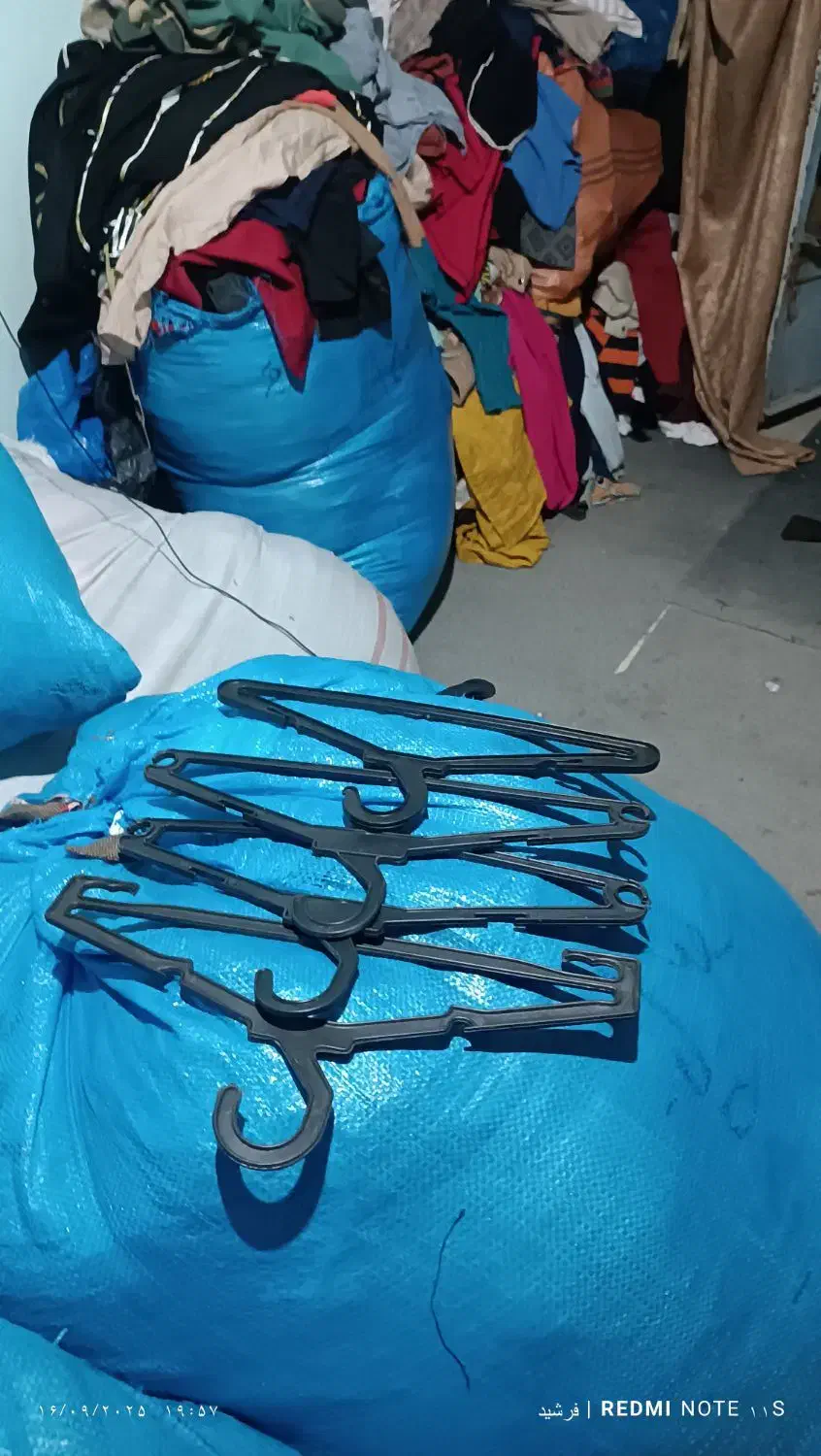 چوب لباسی مشکی جنس خوب دوهزارعد|بندرخت و رختآویز|کرمانشاه, |دیوار