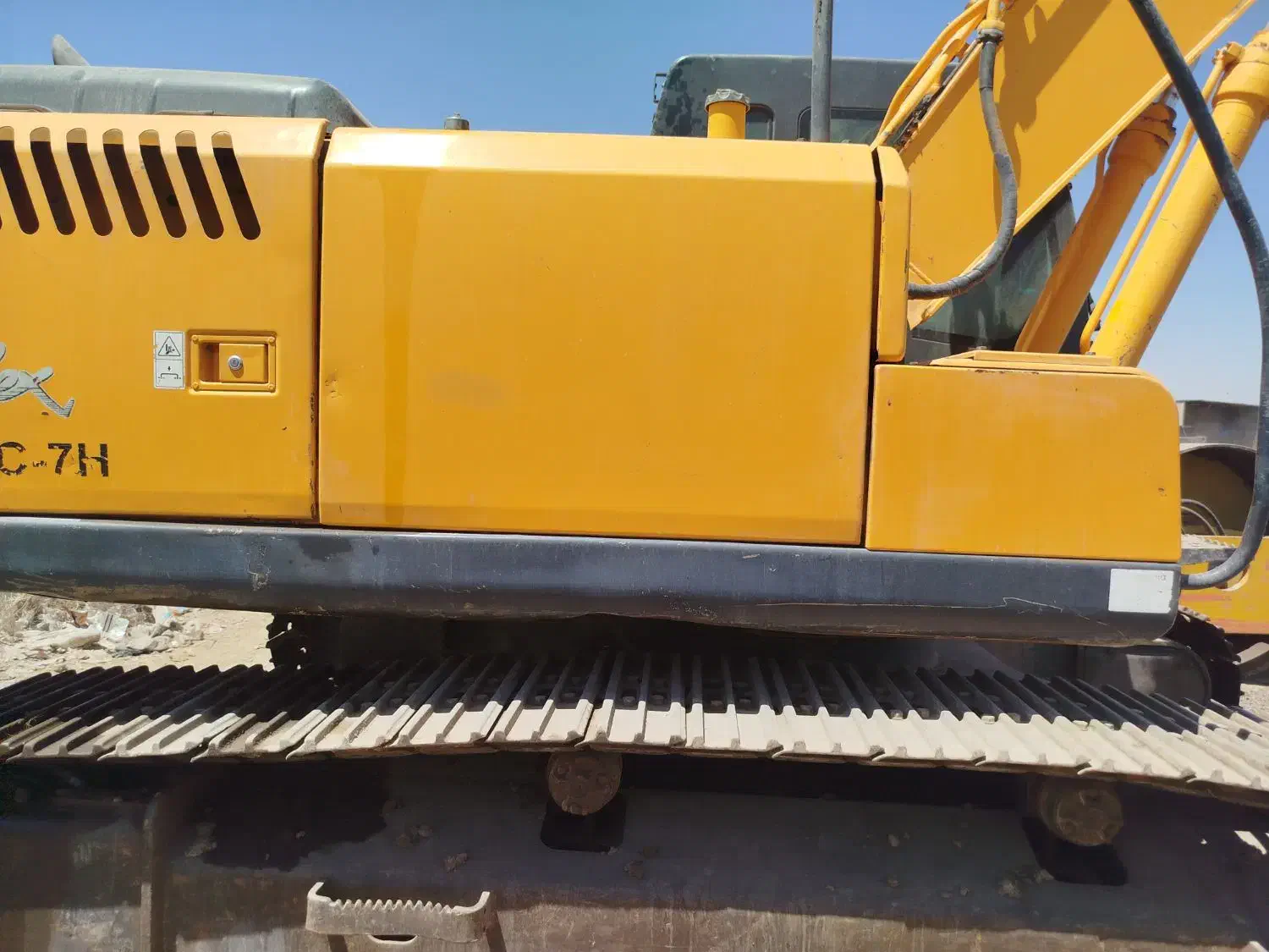 هیوندا ۲۱۰مدل۲۰۱۲.۲۰۰۴|خودرو سنگین|ابریشم, |دیوار