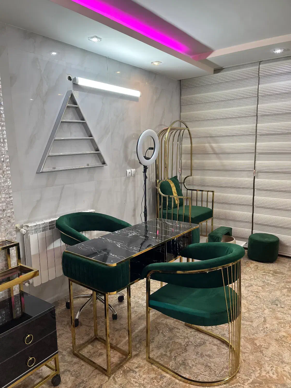 تجهیزات کامل سالن زیبایی|آرایشگاه و سالن‌های زیبایی|اصفهان, پروین|دیوار