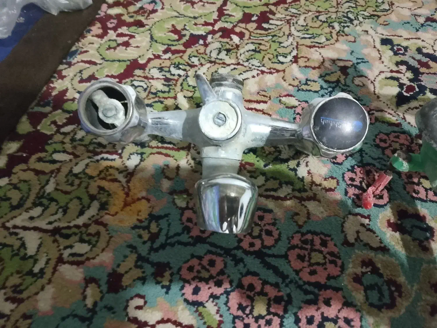 شیر آلات و سنگ روشویی وسنگ توالت|لوازم سرویس بهداشتی|زاهدان, |دیوار