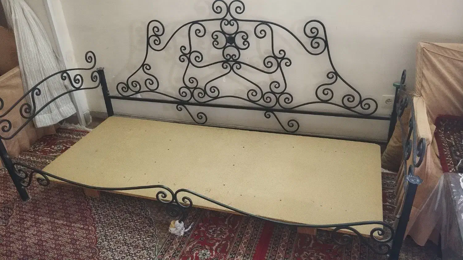 تخت فرفوژه واقعی|تخت و سرویس خواب|یزد, |دیوار