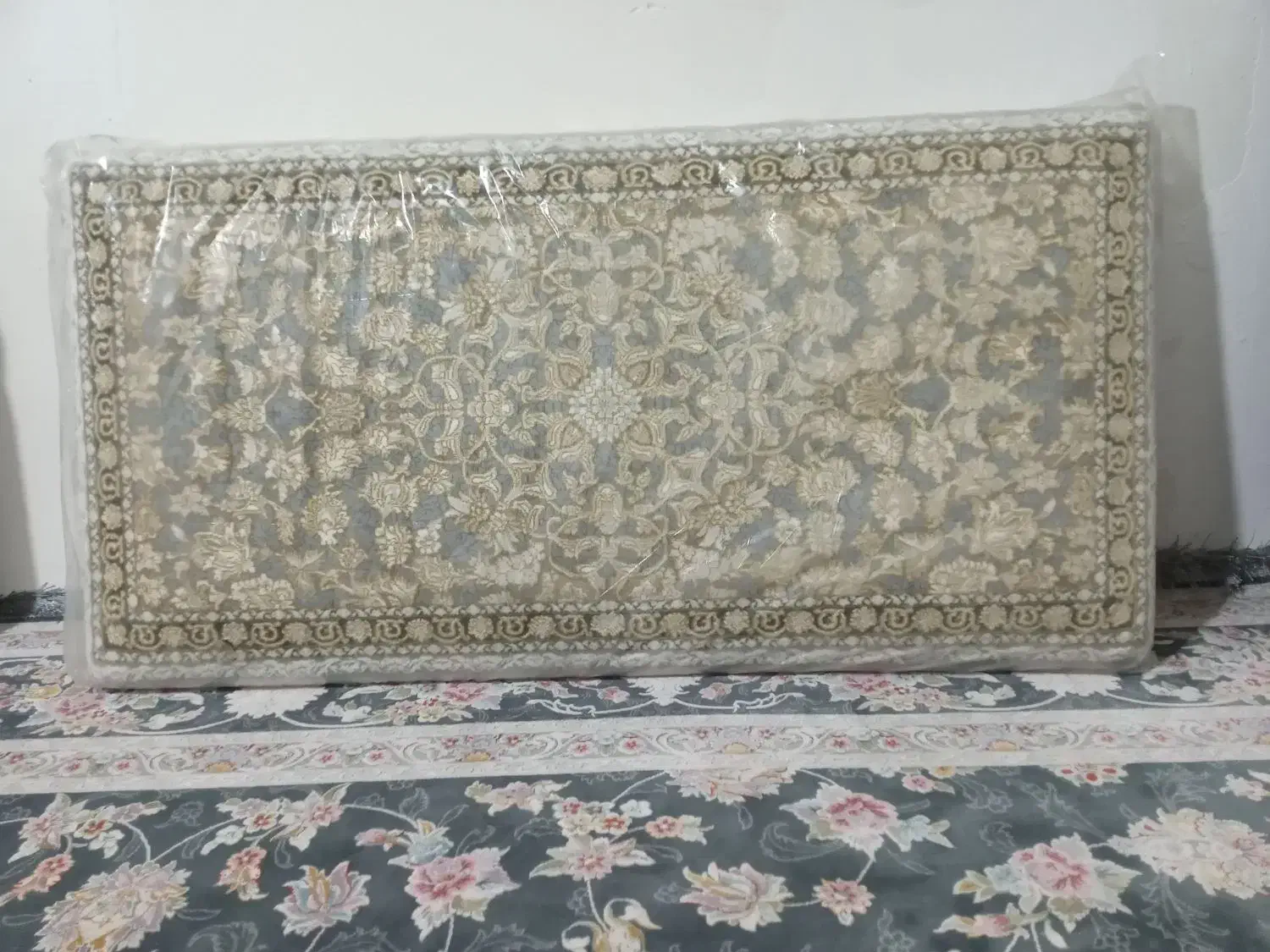 پشتی طلا کوب|پشتی|کرمانشاه, |دیوار