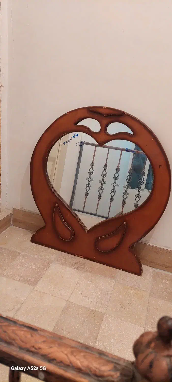 آیینه|آینه|خمینی‌شهر, |دیوار