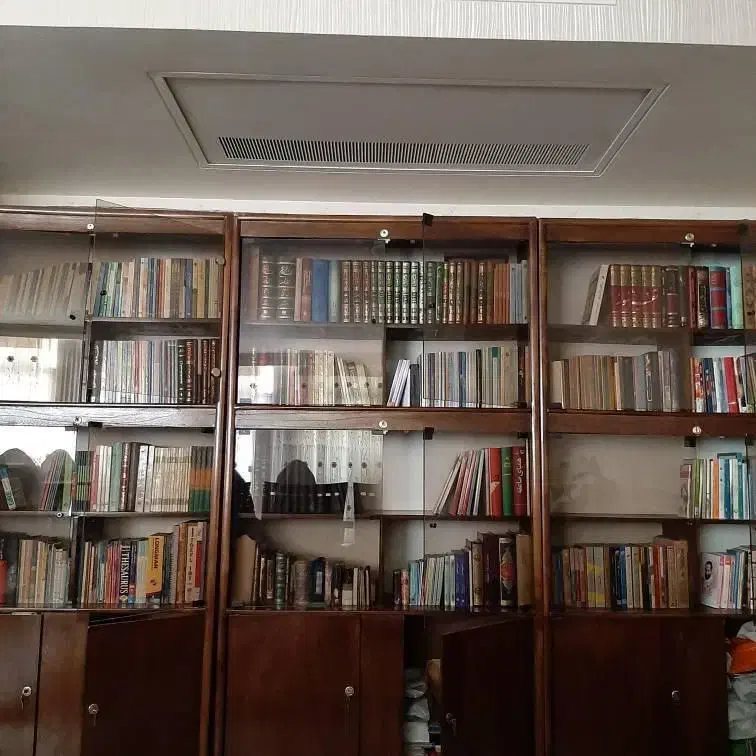 سه کتابخانه چوبی با درب شیشه ای و میز توالت سلطنتی|کتابخانه، شلف، قفسه‌های دیواری|تهران, سعادت‌آباد|دیوار