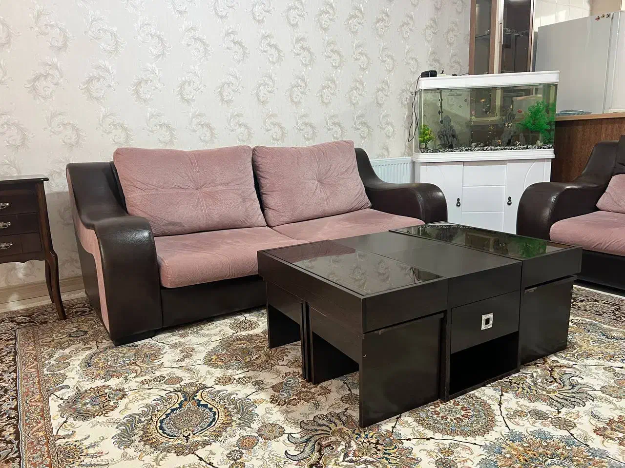 مبلمان راحتی ۷ نفره همراه با میز عسلی و جلومبلی|مبلمان خانگی و میز عسلی|گلپایگان, |دیوار