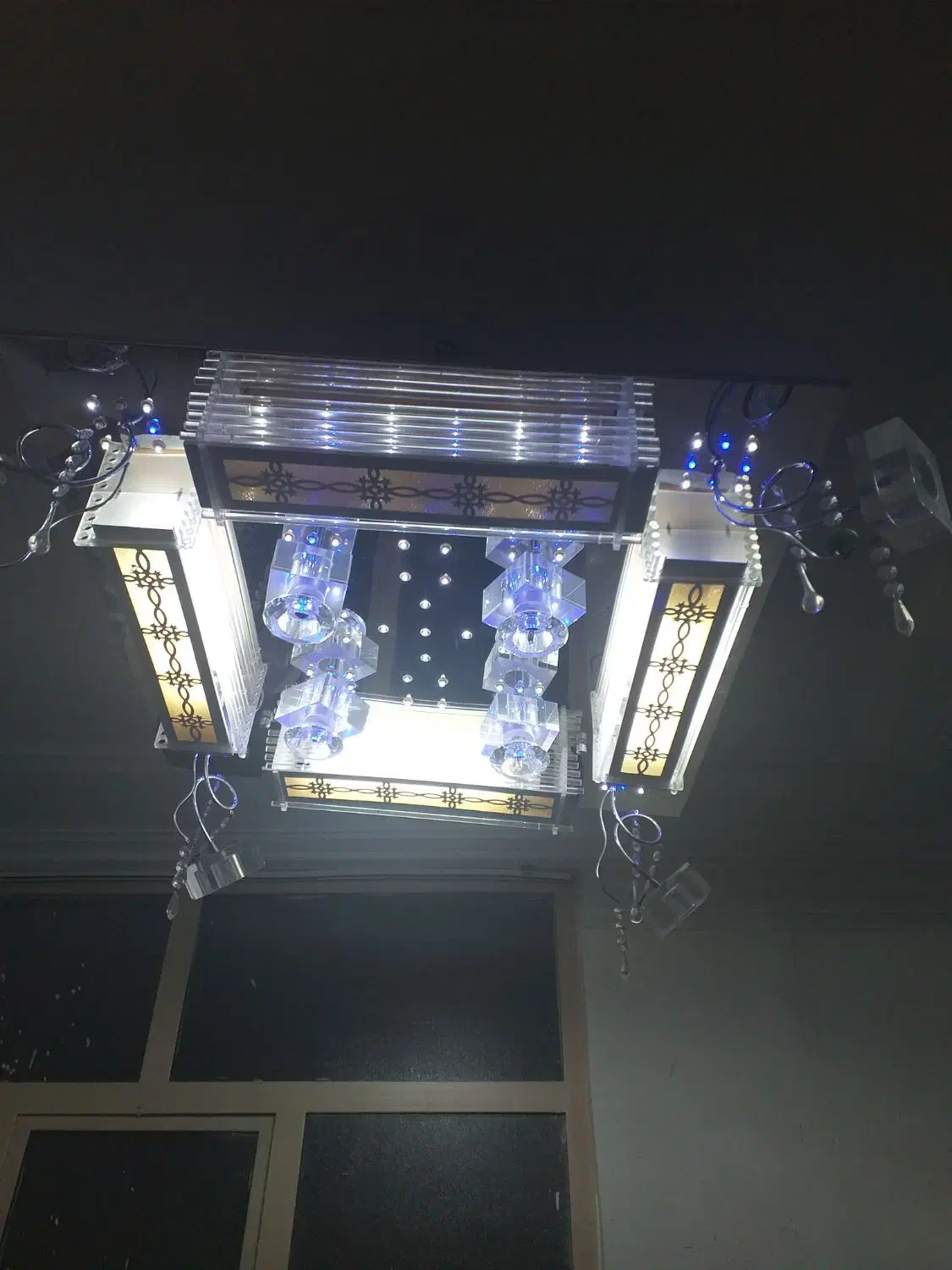 لوستر مدرن|لوستر و چراغ آویز|فردیس, فردیس|دیوار