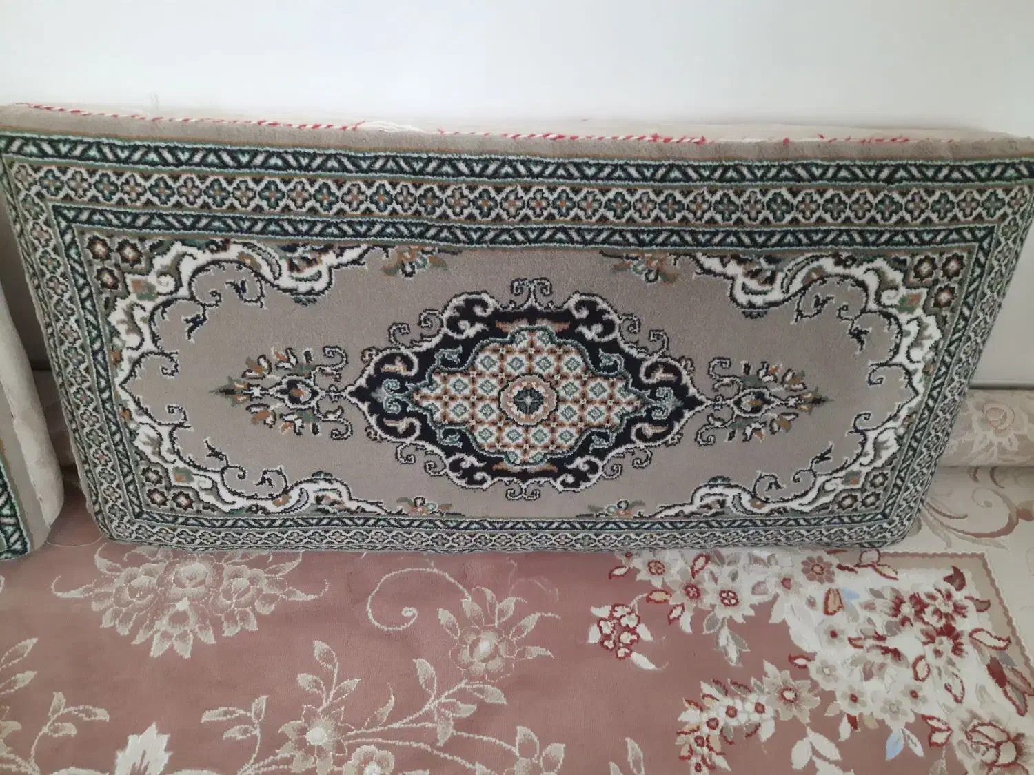 یک جفت پشتی|پشتی|قم, شاه سید علی|دیوار