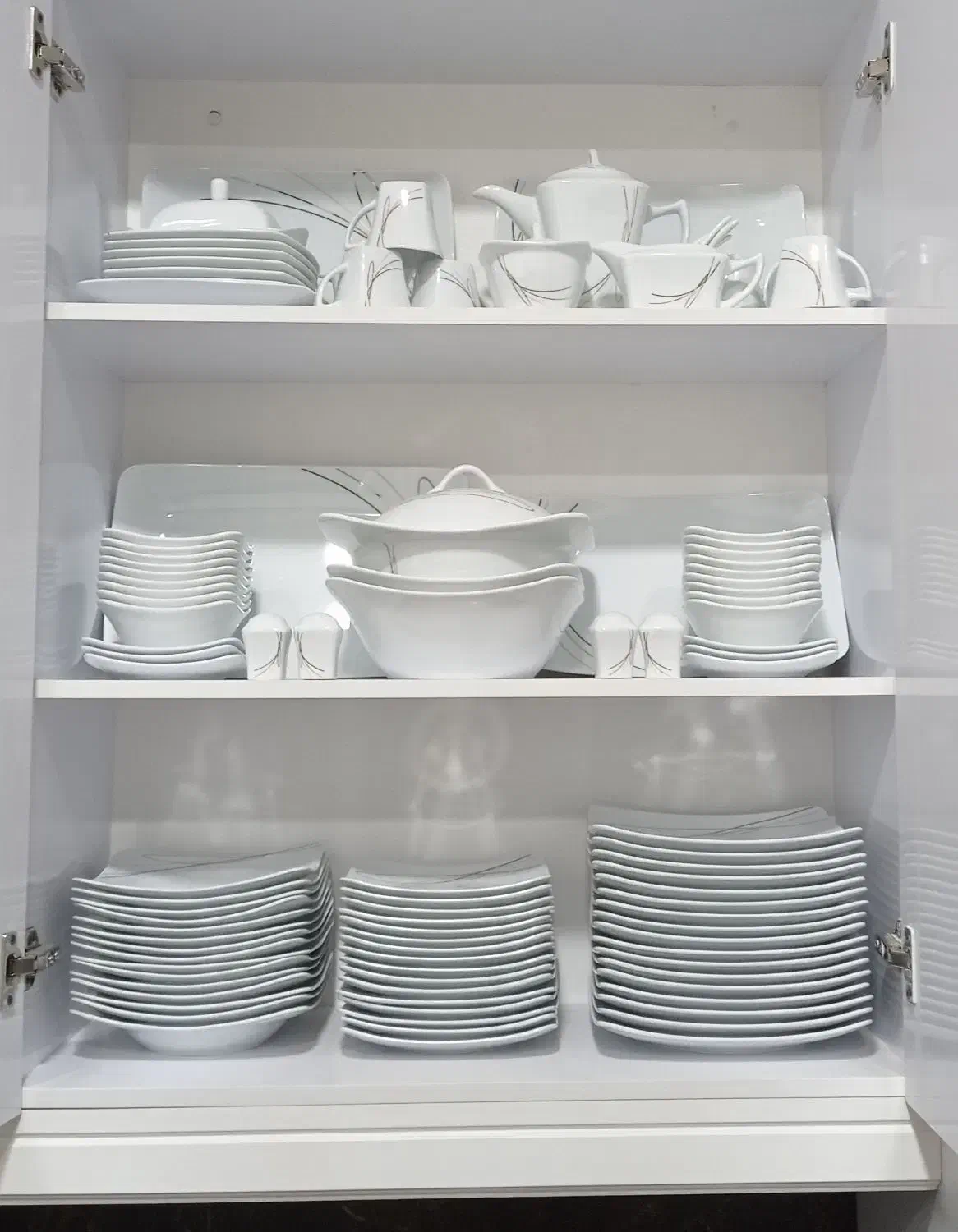 سرویس 18 نفره چینی|ظروف سرو و پذیرایی|گناباد, |دیوار