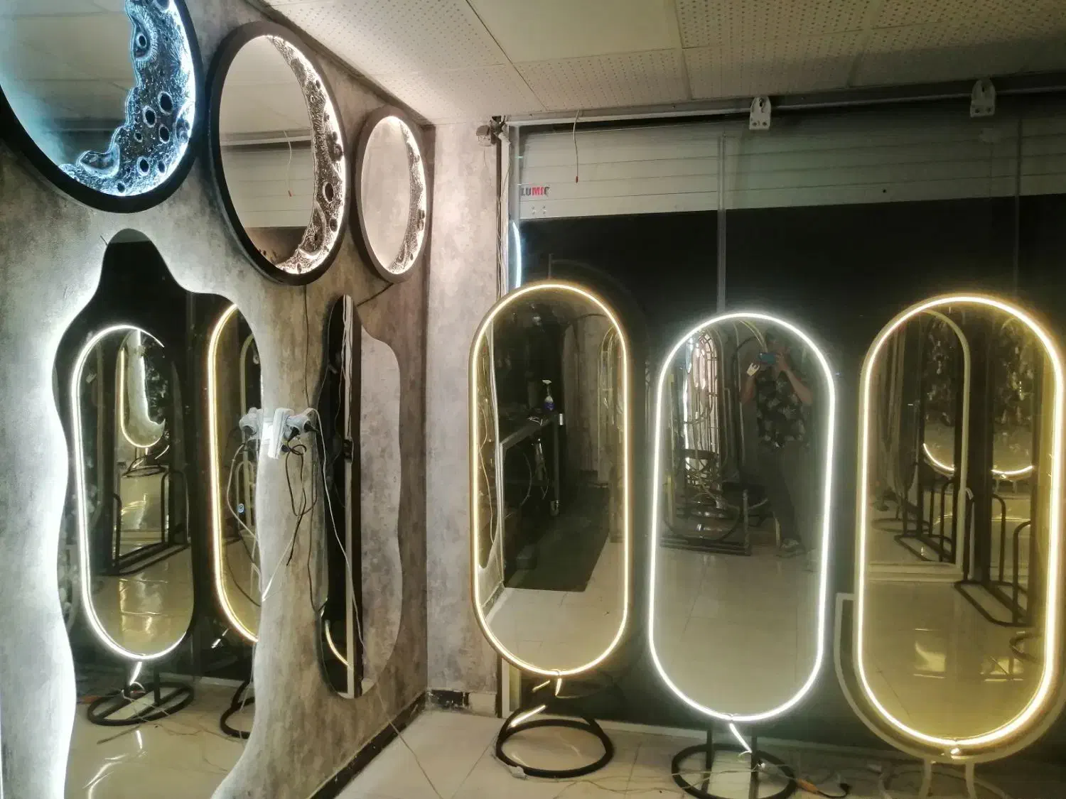 آینه قدی|آینه|اصفهان, باغ فردوس|دیوار