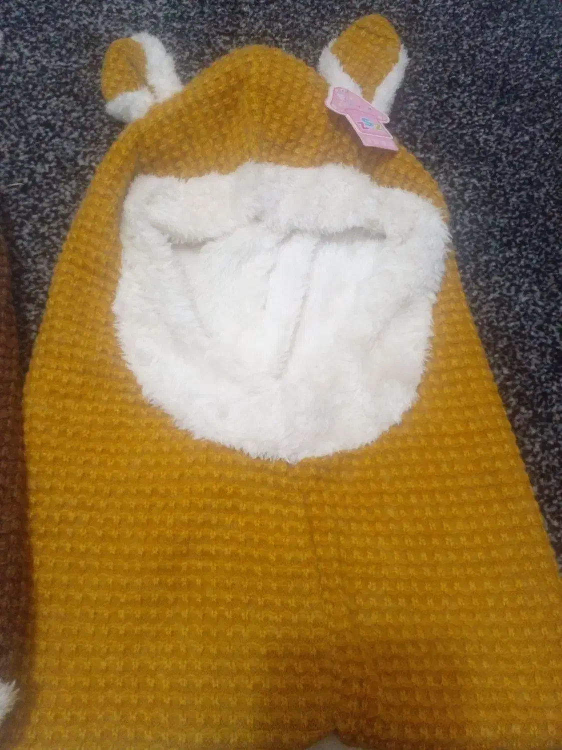 دو تا کلاه پشمی بزرگ نو|لباس|دزفول, |دیوار