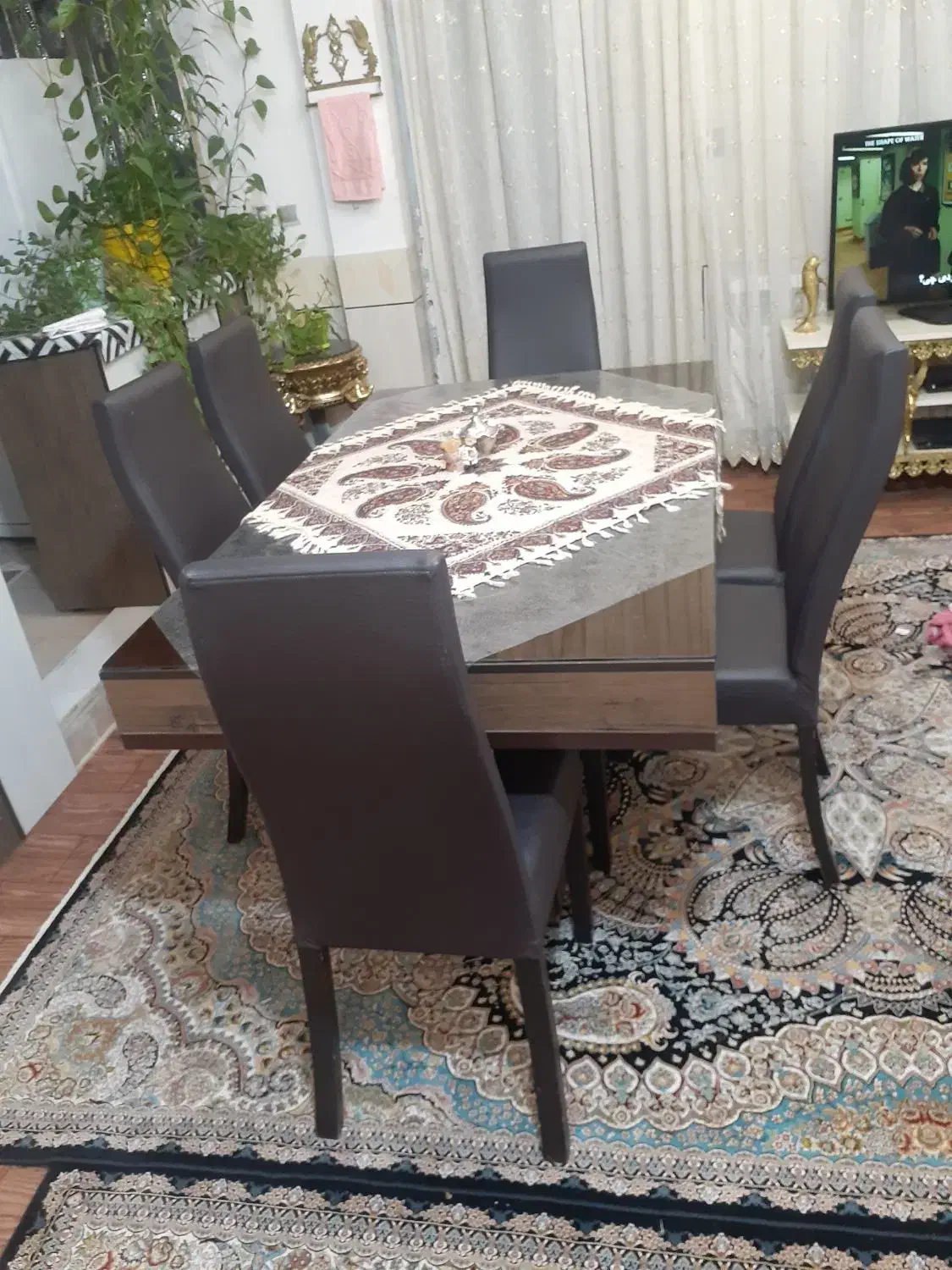 میز غذا خوری ۶نفره سالم و تمیز|میز و صندلی غذاخوری|الیگودرز, |دیوار