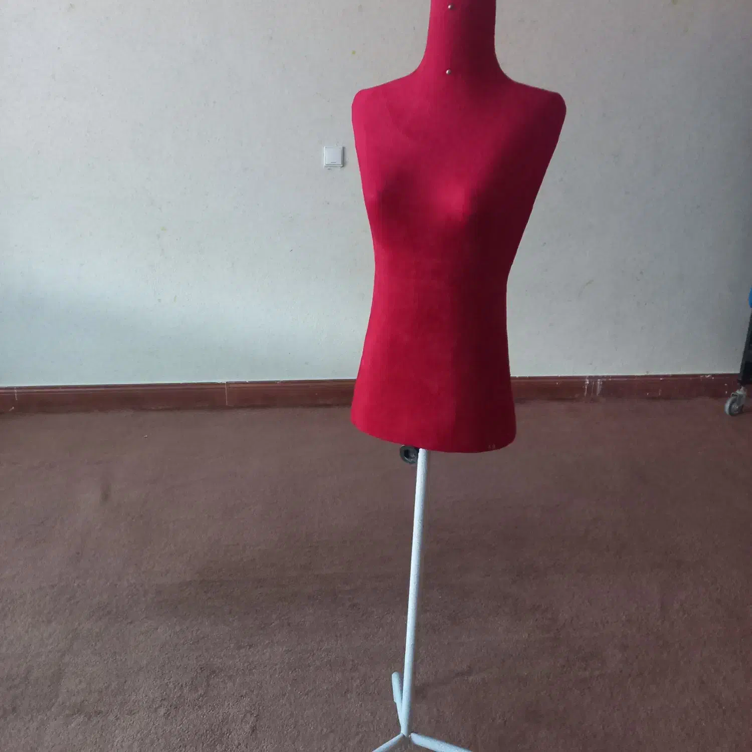 مانکن|لوازم خیاطی و بافتنی|اصفهان, خواجه عمید|دیوار