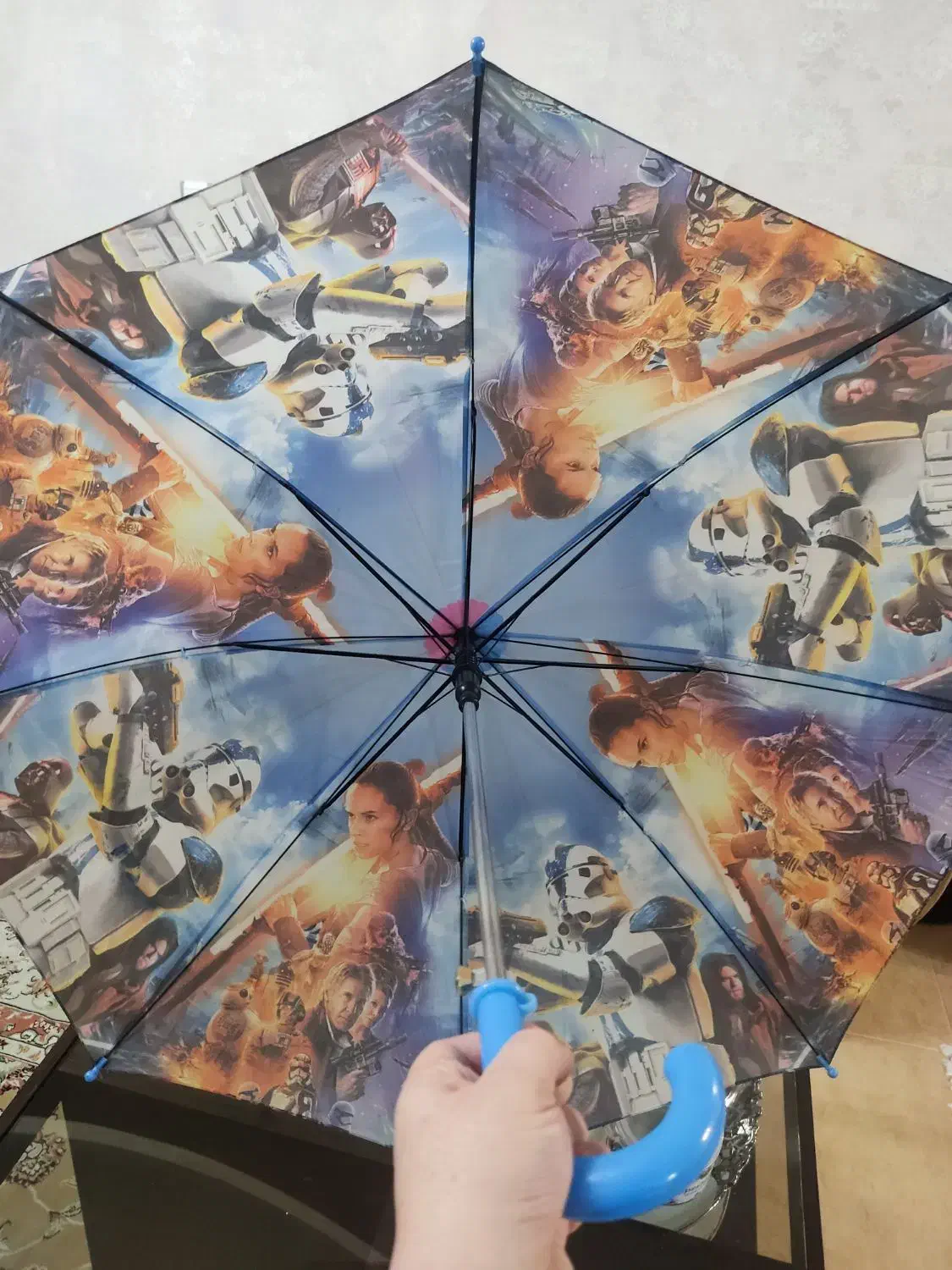 چتر بچگانه|کفش و لباس بچه|رشت, معلم|دیوار