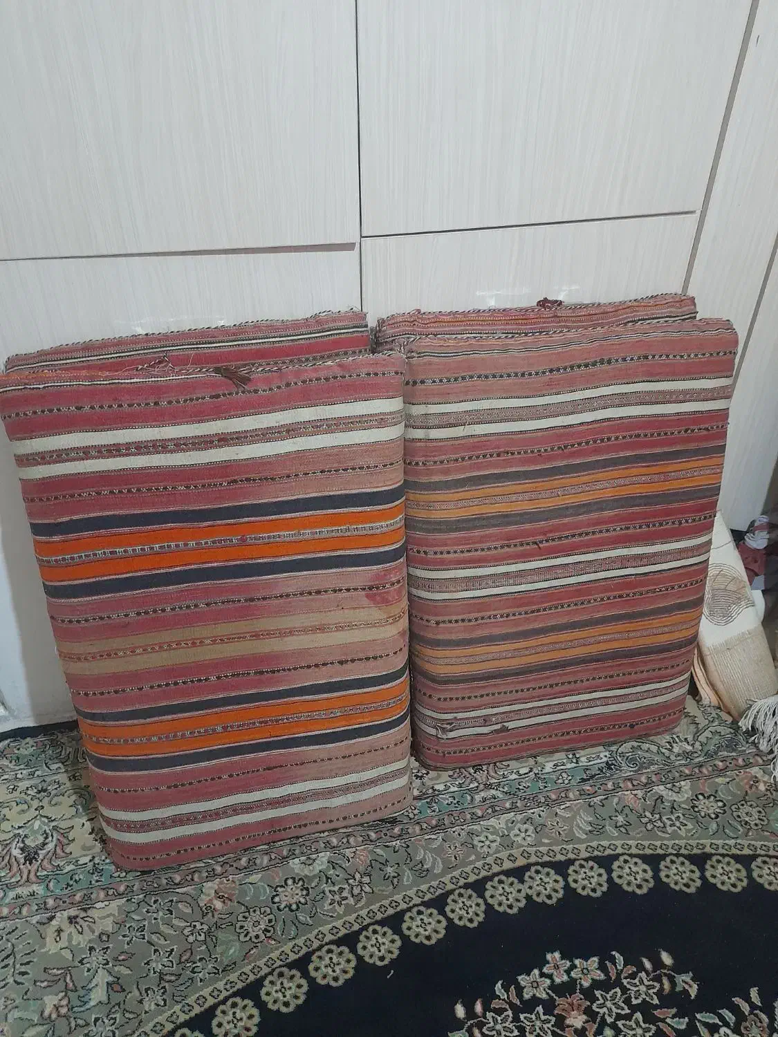 پشتی و مبل|مبلمان خانگی و میز عسلی|تربتحیدریه, قائم|دیوار