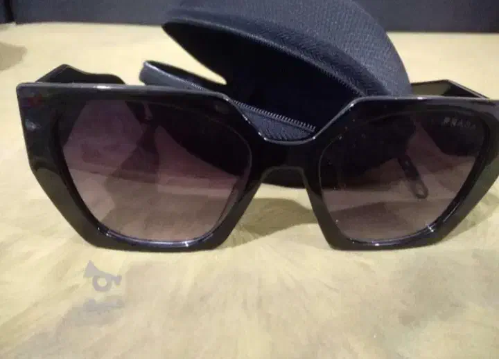 عینک زنانه PRADA اصل ایتالیا|زیورآلات و اکسسوری|پردیس, فاز ۸|دیوار