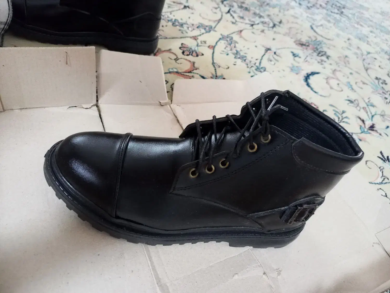 نیم بوت|کیف، کفش، کمربند|رودسر, |دیوار