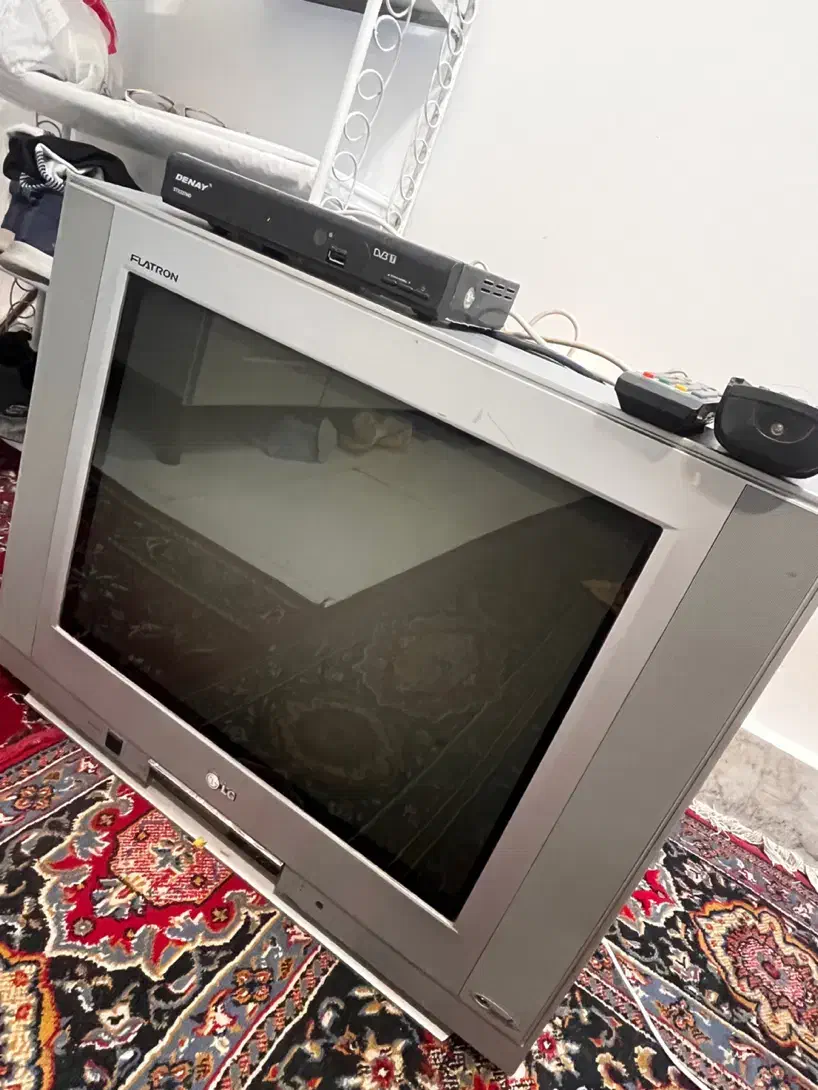 تلویزیون LG Flatron به‌همراه گیرنده دیجیتال Denay|تلویزیون و پروژکتور|بیرجند, |دیوار