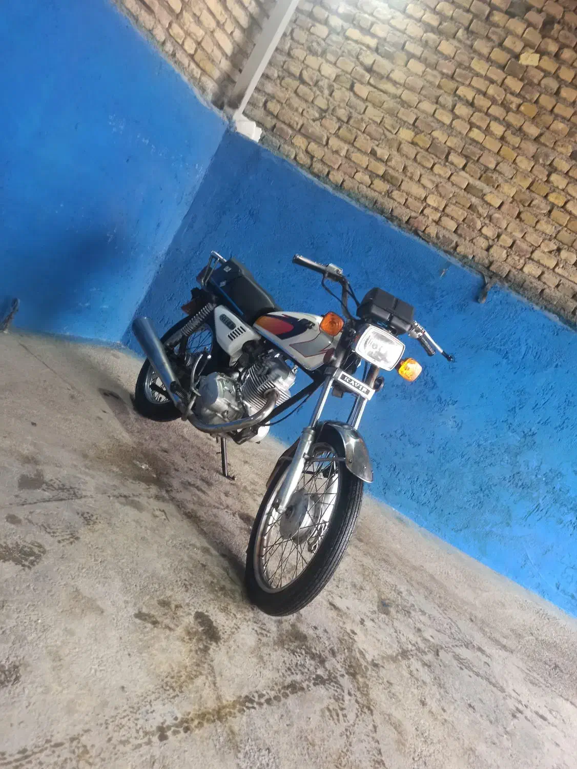 موتور سیکلت|موتورسیکلت|میانه, |دیوار