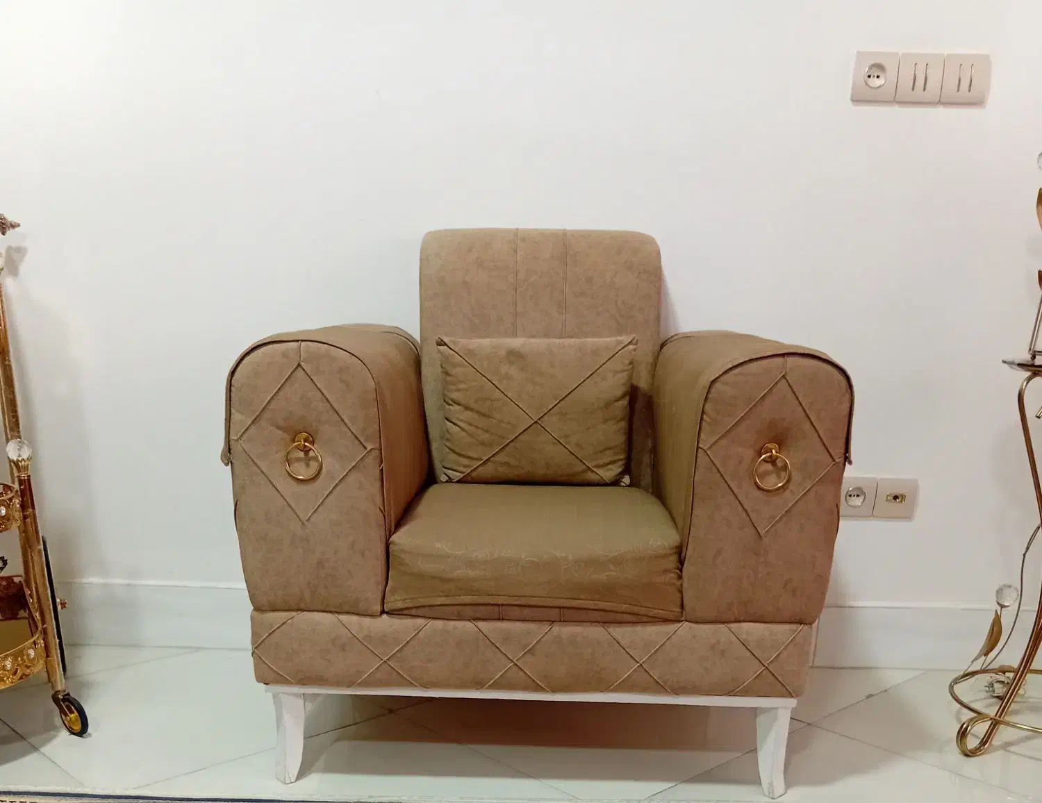 مبل راحتی|مبلمان خانگی و میز عسلی|تربت‌حیدریه, قائم|دیوار