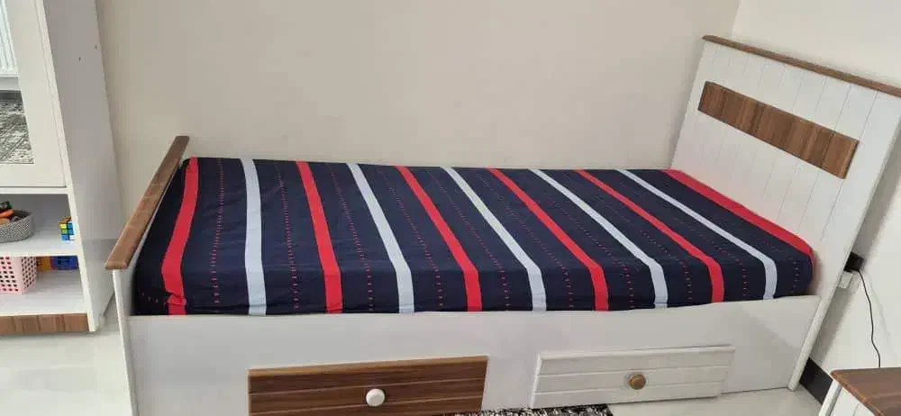تخت و کمد تک نفره|تخت و سرویس خواب|شیراز, عفیف‌آباد|دیوار