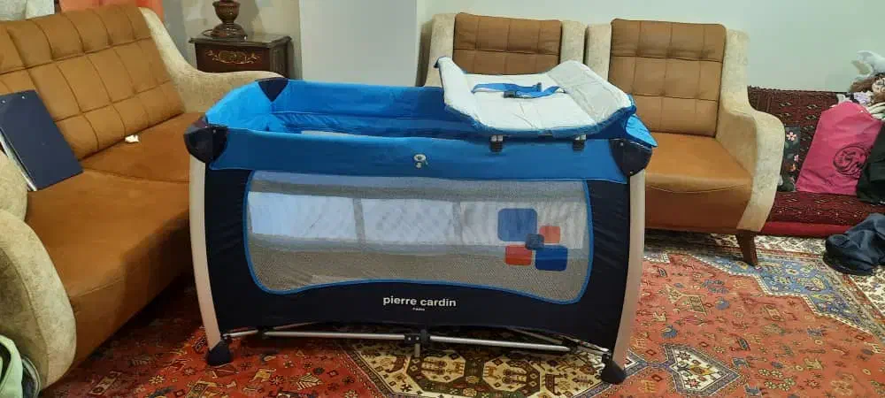 تخت پارک پیرگاردین|تخت و صندلی بچه|رشت, گلزاران|دیوار