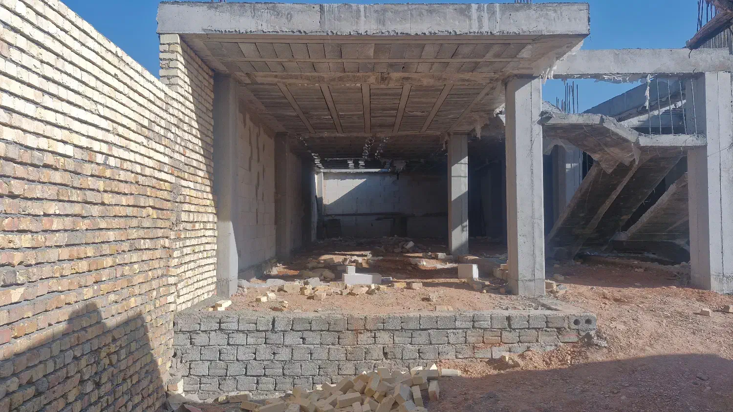 فروش مسکونی در حد سقف و ستون|فروش خانه و ویلا|خمینی‌شهر, |دیوار