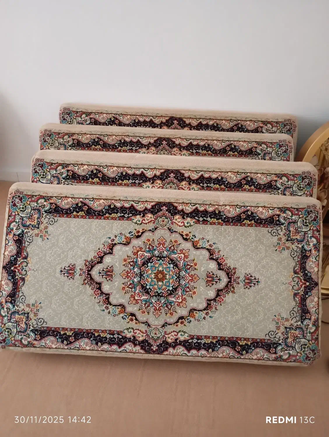 پشتی درحد نو|پشتی|اقبالیه, |دیوار