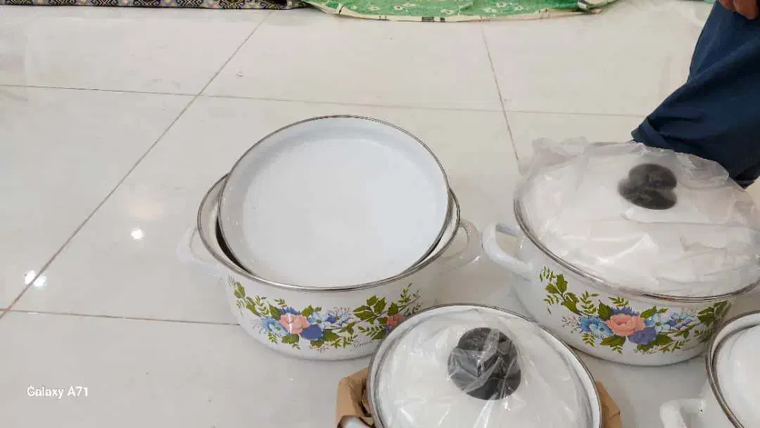 سرویس قابلمه (فروش فوری)|ظروف پخت‌وپز|تهران, مینای شمالی (مخبر)|دیوار