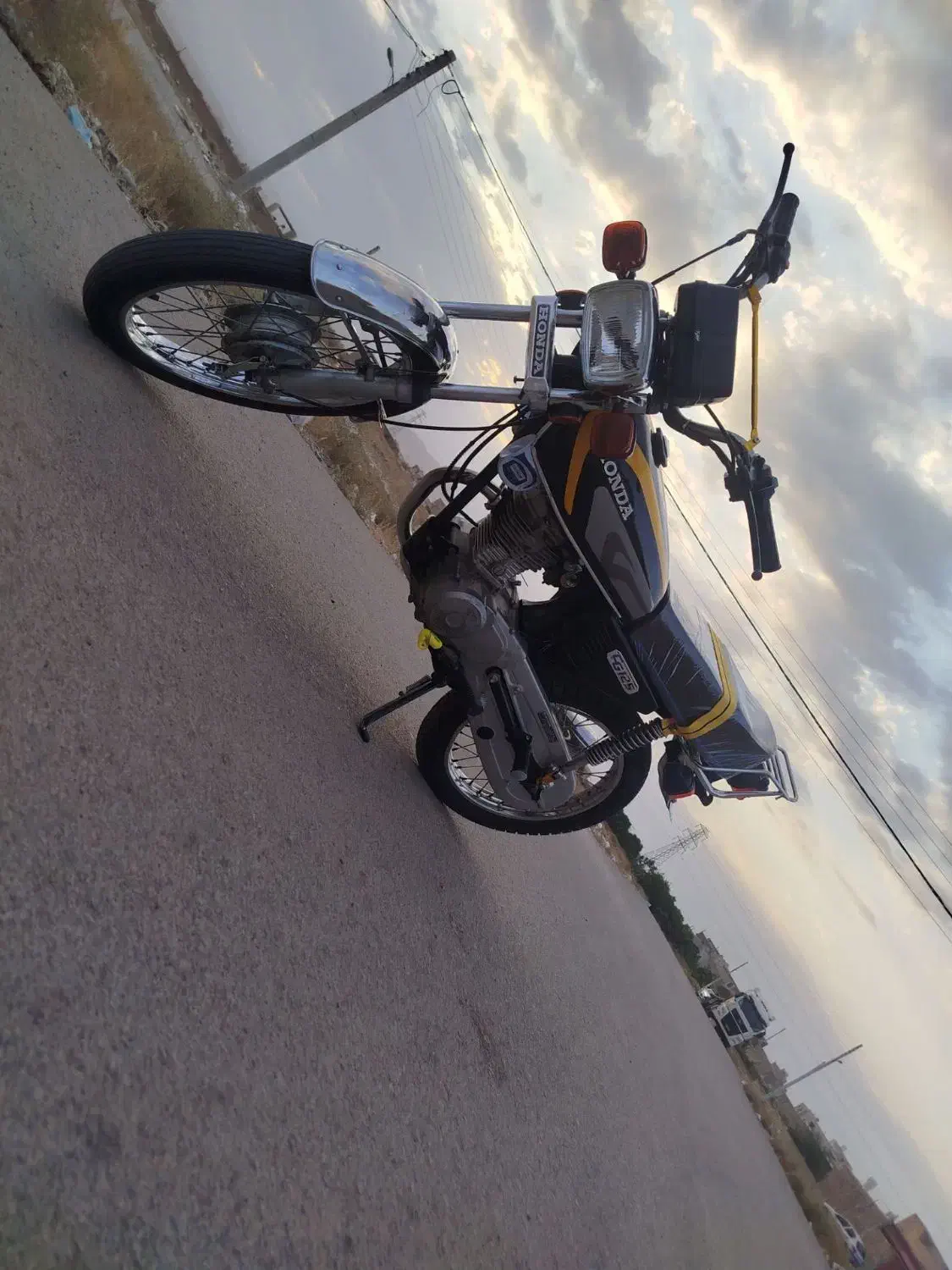 هندا ۱۲۵ قدیمی|موتورسیکلت|کاشان, فاز ۲ ناجی آباد|دیوار