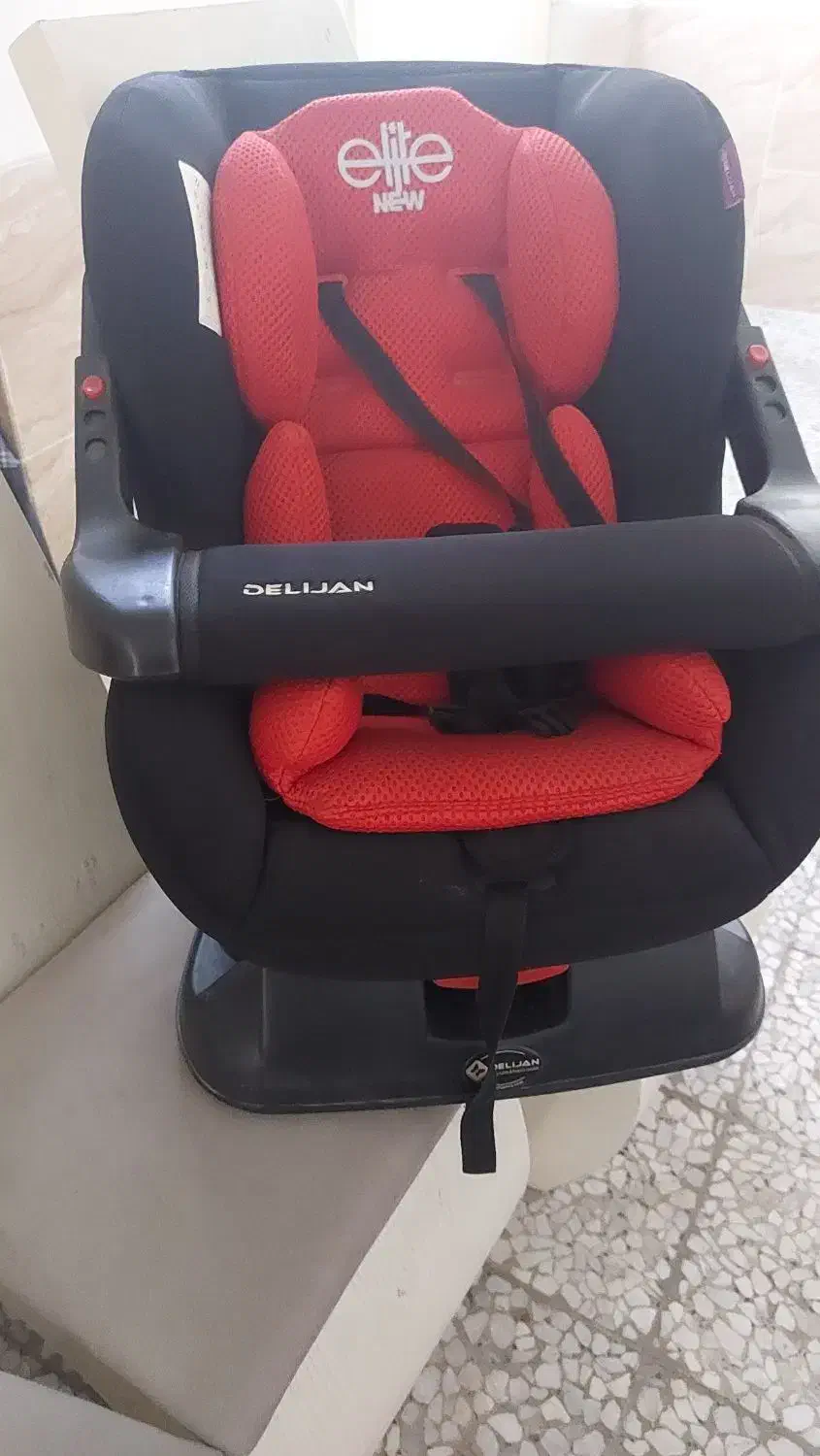 صندلی ماشین کودک|تخت و صندلی بچه|لاهیجان, کوی خزر|دیوار