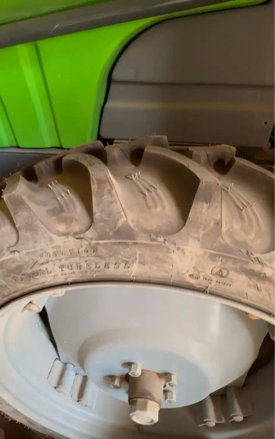 سمپاش بوم دار تمام هیدرولیک ۲۰۰۰ لیتری درخشان|ماشین‌آلات صنعتی|اصفهان, عباس‌آباد|دیوار