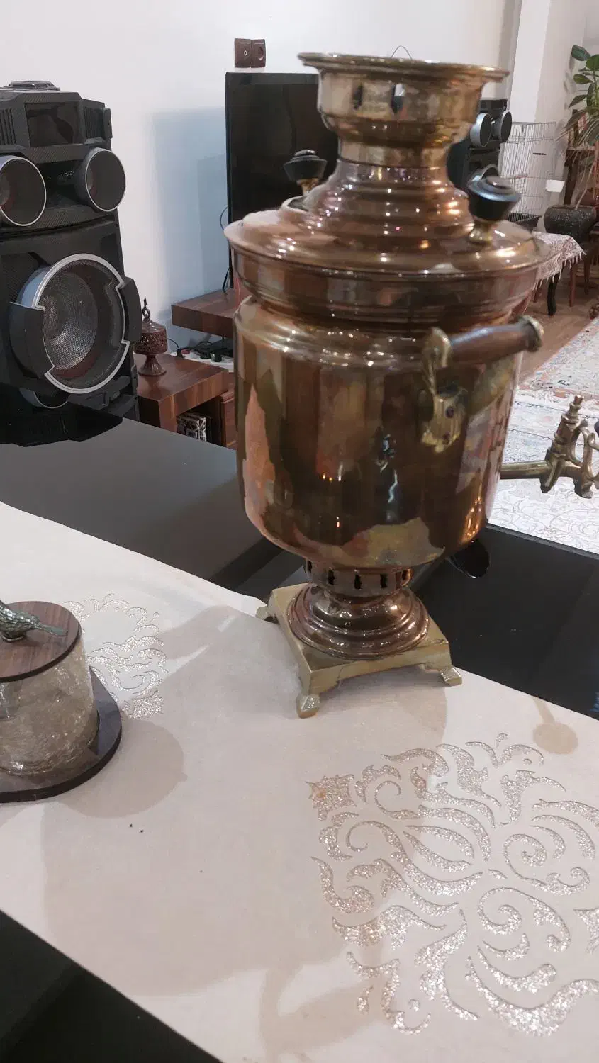 سماور زغالی قدیمی|کلکسیون اشیاء عتیقه|چهارباغ, |دیوار