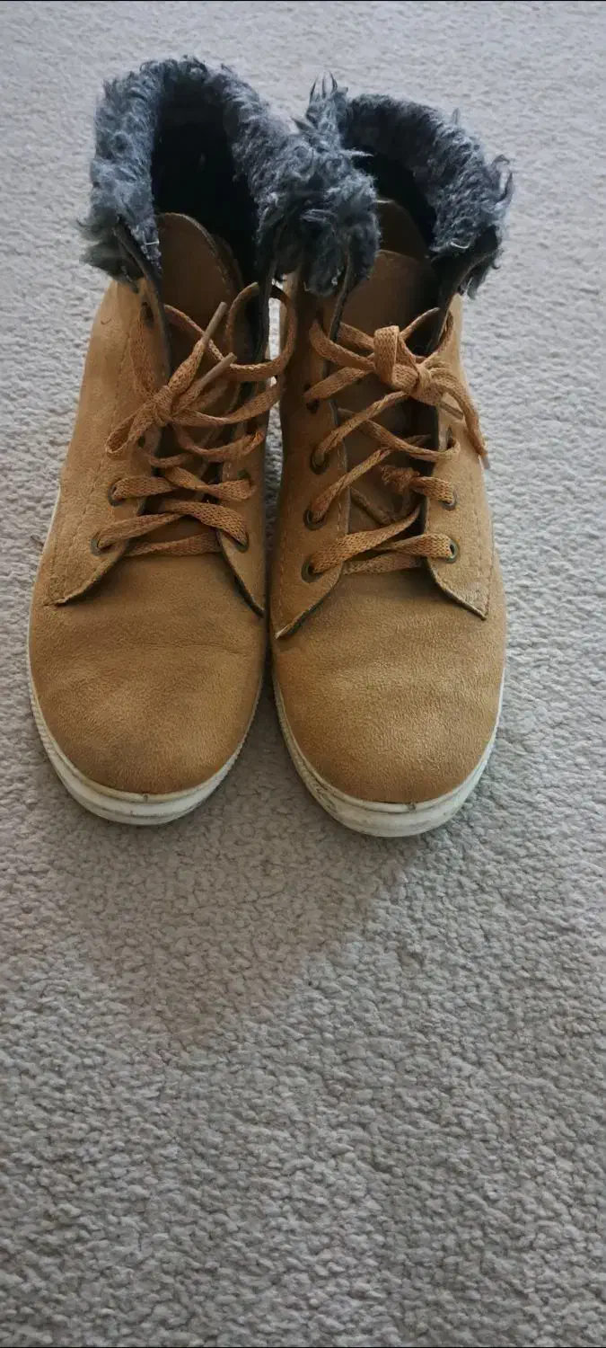 نیم بوت در حد نو سایز ۴۰|کیف، کفش، کمربند|ایلام, |دیوار