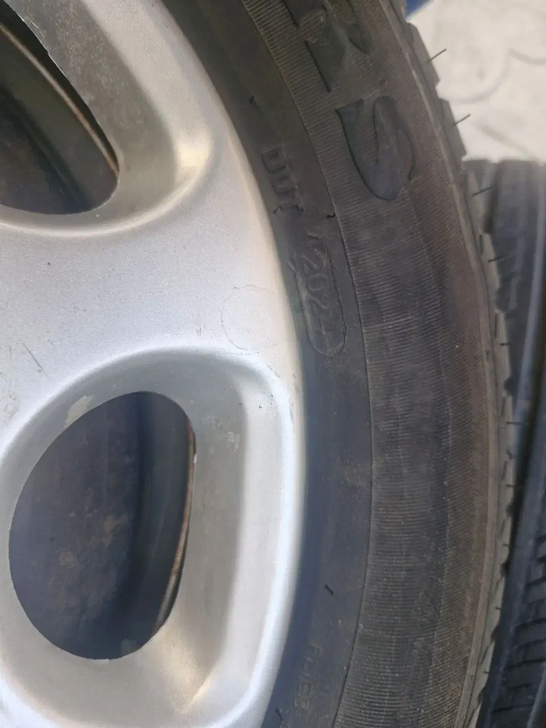 رینگ و لاستیک پژو نو|قطعات یدکی و لوازم جانبی|اصفهان, حصه شمالی|دیوار