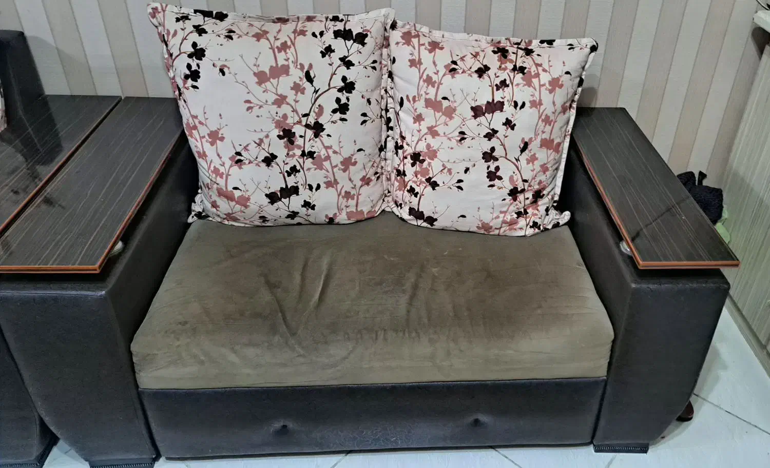 مبل 7 نفره|مبلمان خانگی و میز عسلی|رشت, پاره بیجار|دیوار