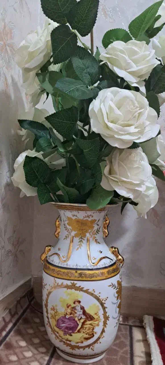 گلدان چینی نو.|گل مصنوعی|اهر, |دیوار