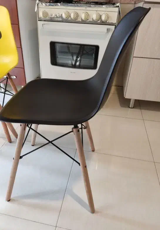 یک عددصندلی مشکی مات|میز و صندلی غذاخوری|کرمانشاه, |دیوار