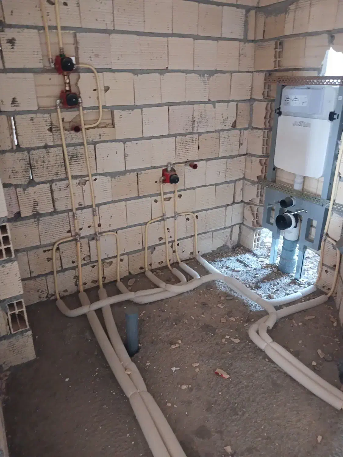 لوله کشی آب فاضلاب  نصب شیر آلات ارزان با کیفیت|خدمات پیشه و مهارت|صدرا-فارس, فاز ۱|دیوار