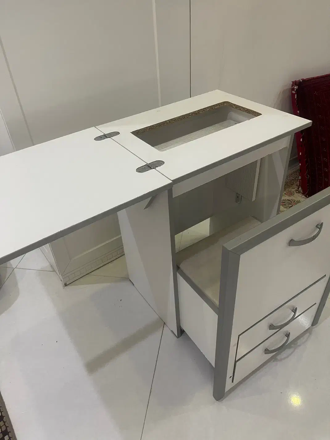 میز چرخ خیاطی و میز اتو و صندلی و کشو|اتو و لوازم اتو|مشهد, راه آهن|دیوار