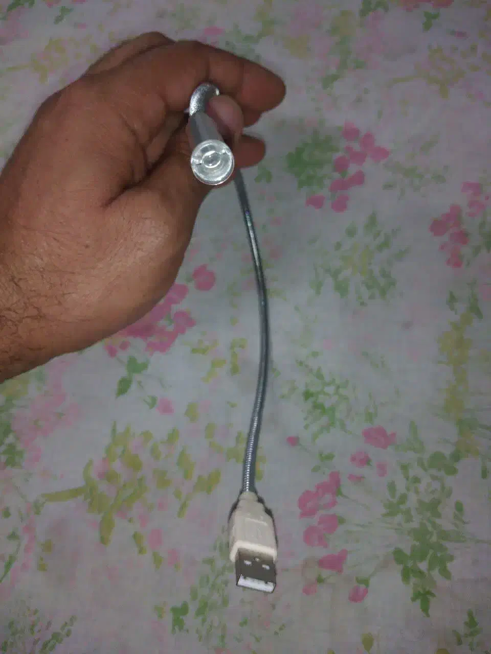 چراغ USB LED مناسب لپ تاپ و کیبورد سالم در حد نو|لامپ و چراغ|قم, بنیاد|دیوار