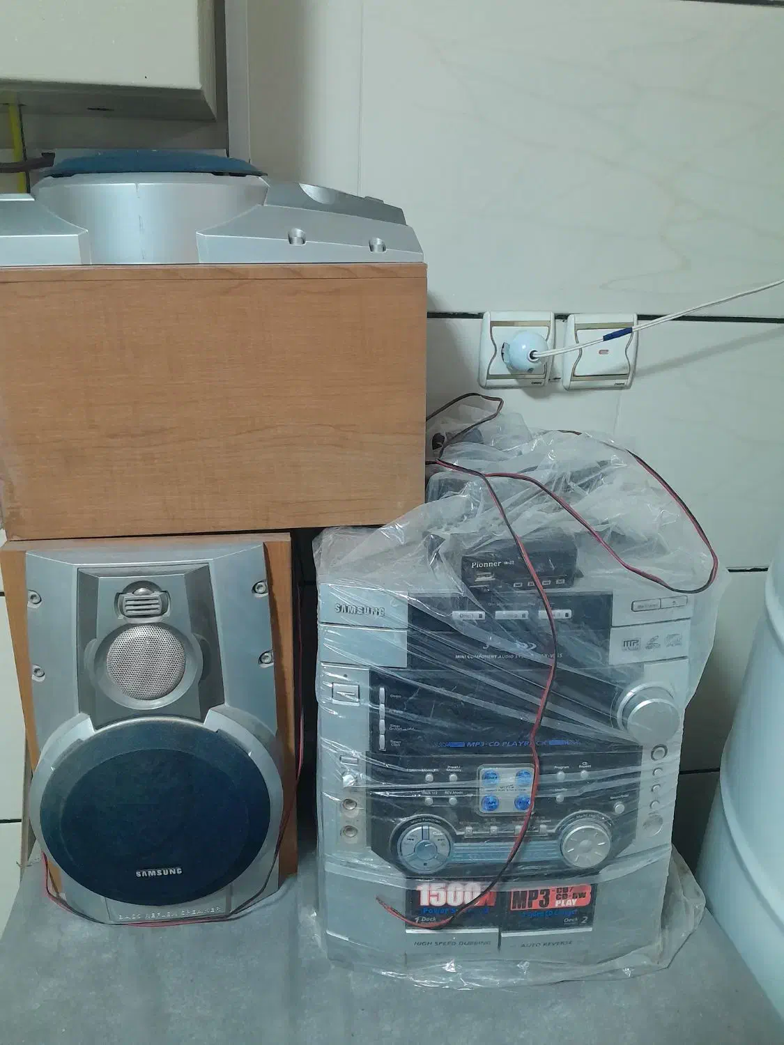 دستگاه سی دی فلاش خور کاملا سالم|سیستم صوتی خانگی|خمینی‌شهر, |دیوار