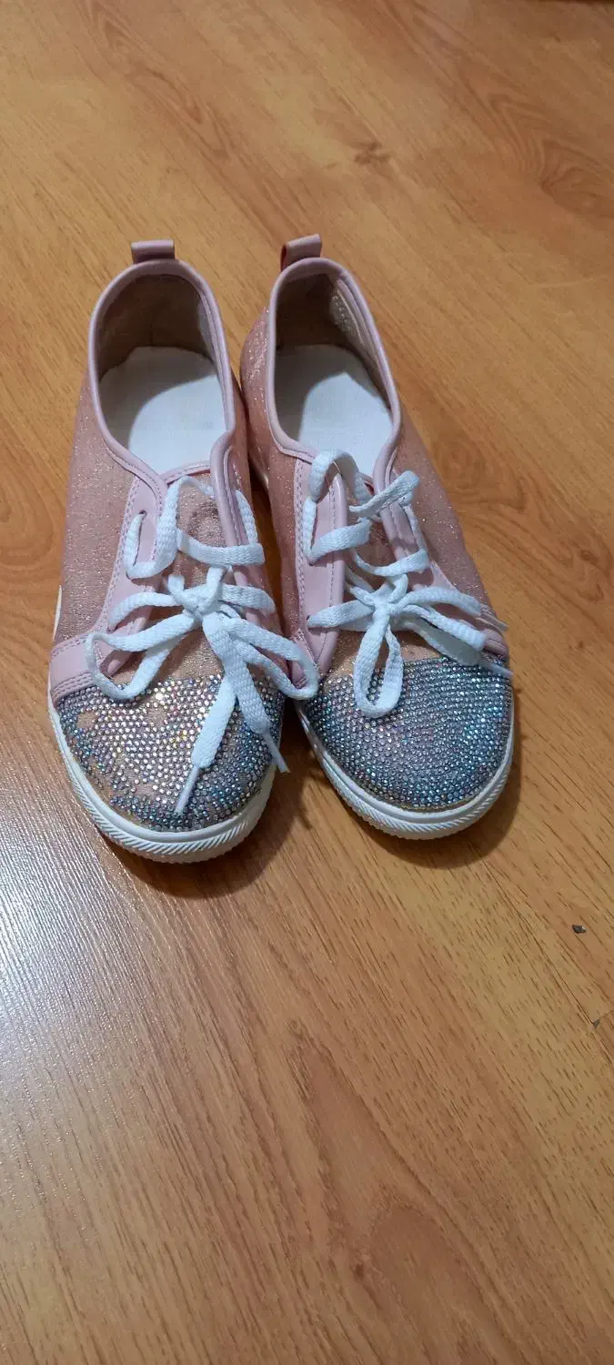 کفش|کیف، کفش، کمربند|تهران, درب دوم|دیوار