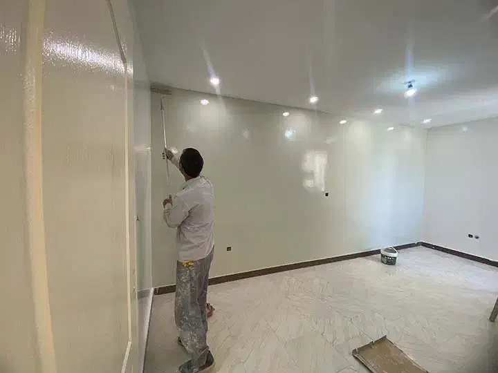 رنگ کاری کاغذ دیواری کنار سقف کاذب|خدمات پیشه و مهارت|پیشوا, |دیوار