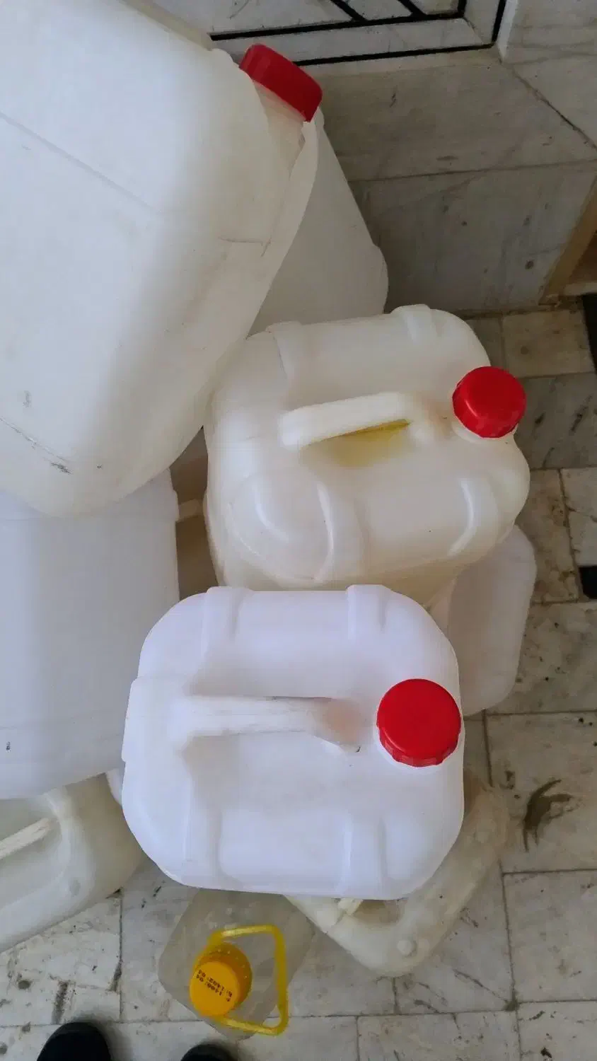 بشکه ۱۰ لیتری و ۵ لیتری|ظروف نگهدارنده، پلاستیکی، یک‌بارمصرف|نجف‌آباد, منتظری شمالی|دیوار