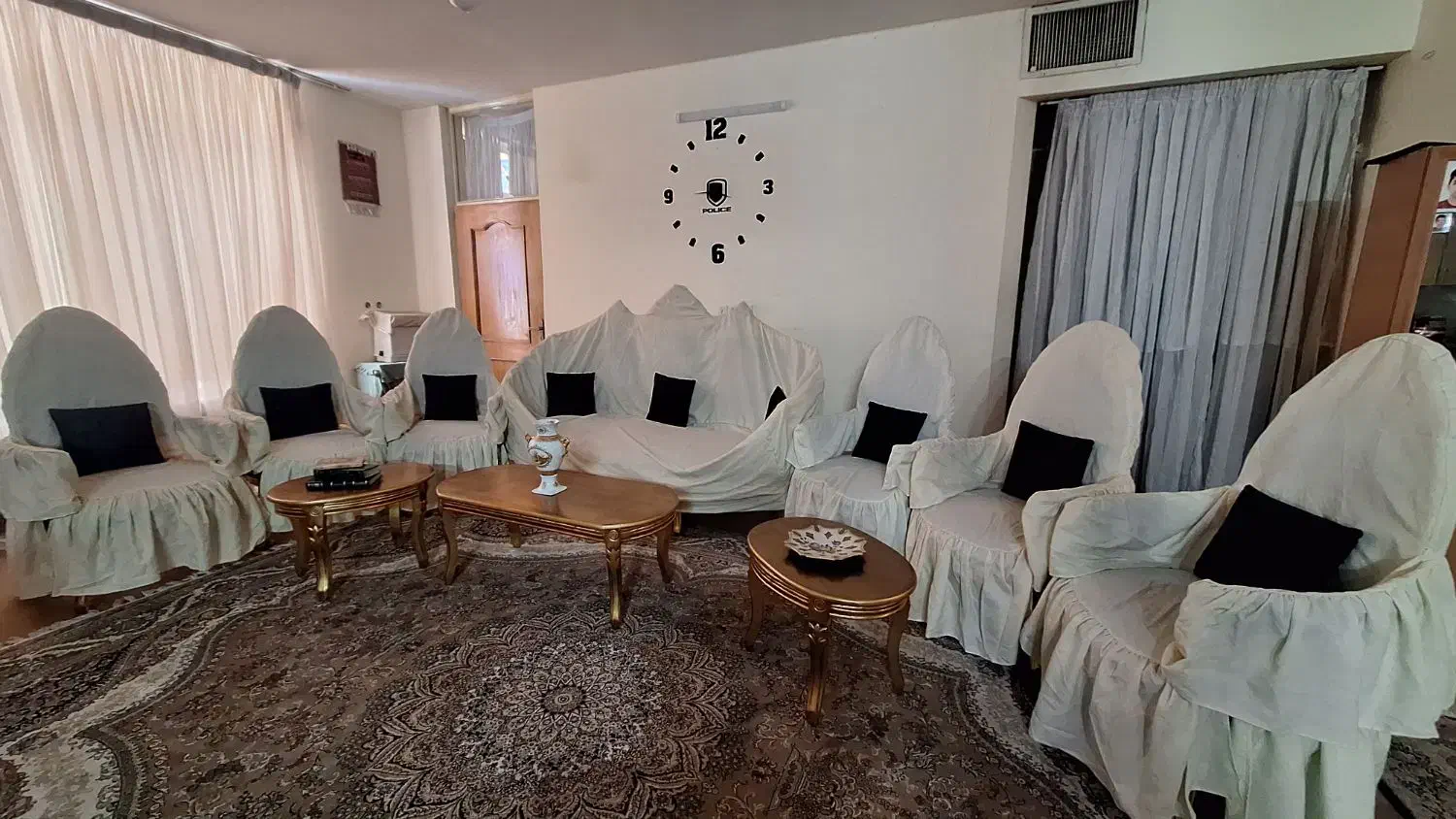 مبل سلطنتی ۹ نفره فروش فوری بعلت جابه‌جایی|مبلمان خانگی و میز عسلی|اصفهان, شمس آباد|دیوار