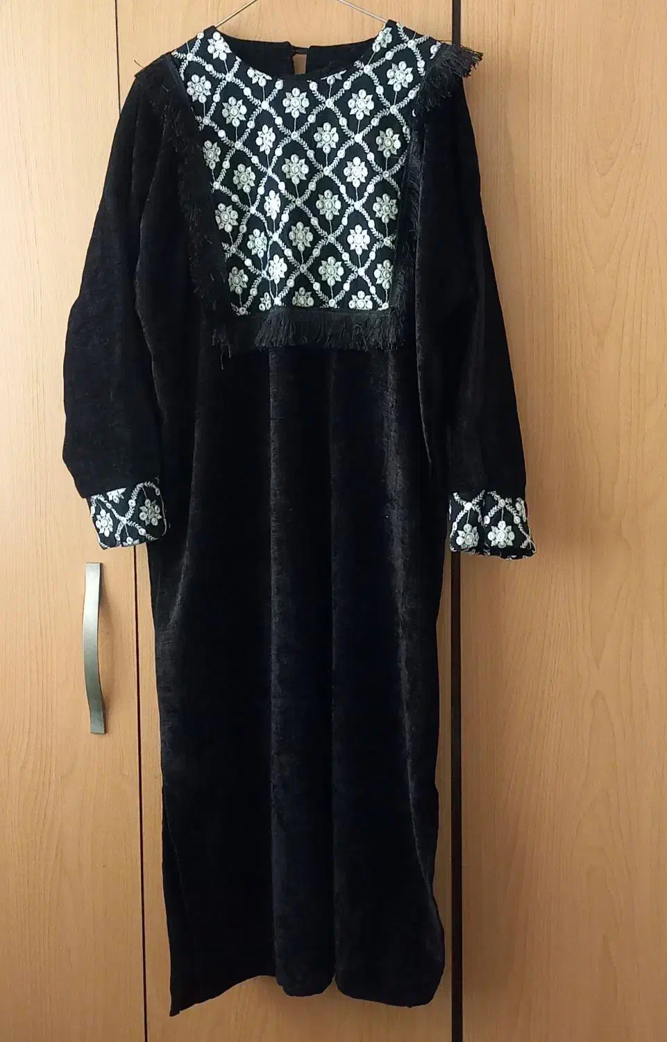 عبا مخمل|لباس|مشهد, شهید هاشمی نژاد|دیوار