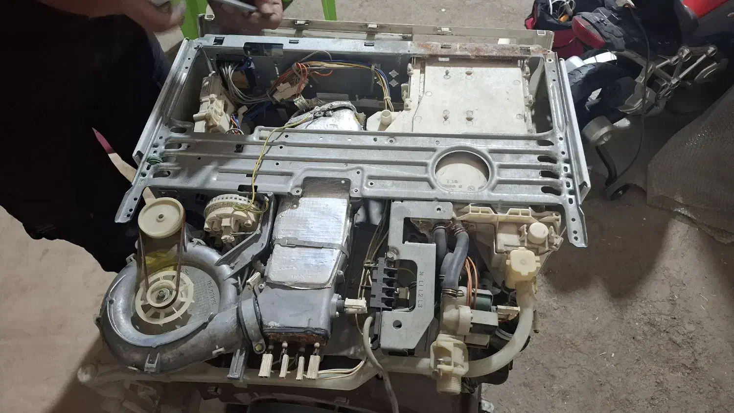 نصب و تعمیرات انواع لباسشویی اتوماتیک|خدمات پیشه و مهارت|خورموج, |دیوار