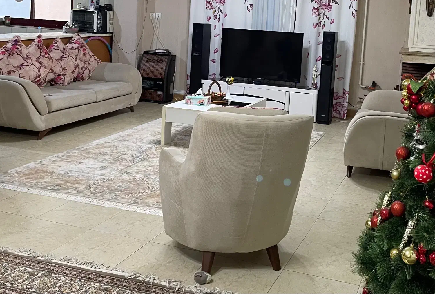 مبل ۷ نفره|مبلمان خانگی و میز عسلی|رشت, دیلمان|دیوار