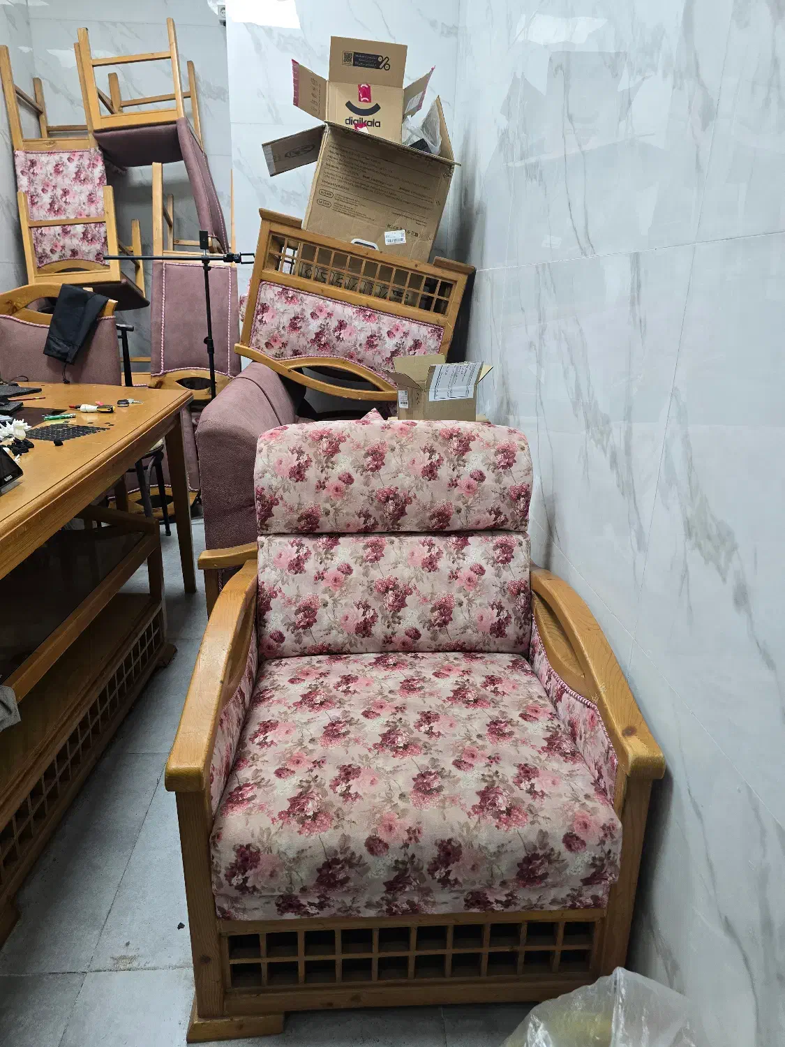 مبل ۵ نفره|مبلمان خانگی و میز عسلی|رشت, معلم|دیوار